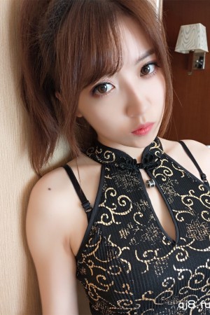 小女巫露娜 – 黑丝旗袍 33P